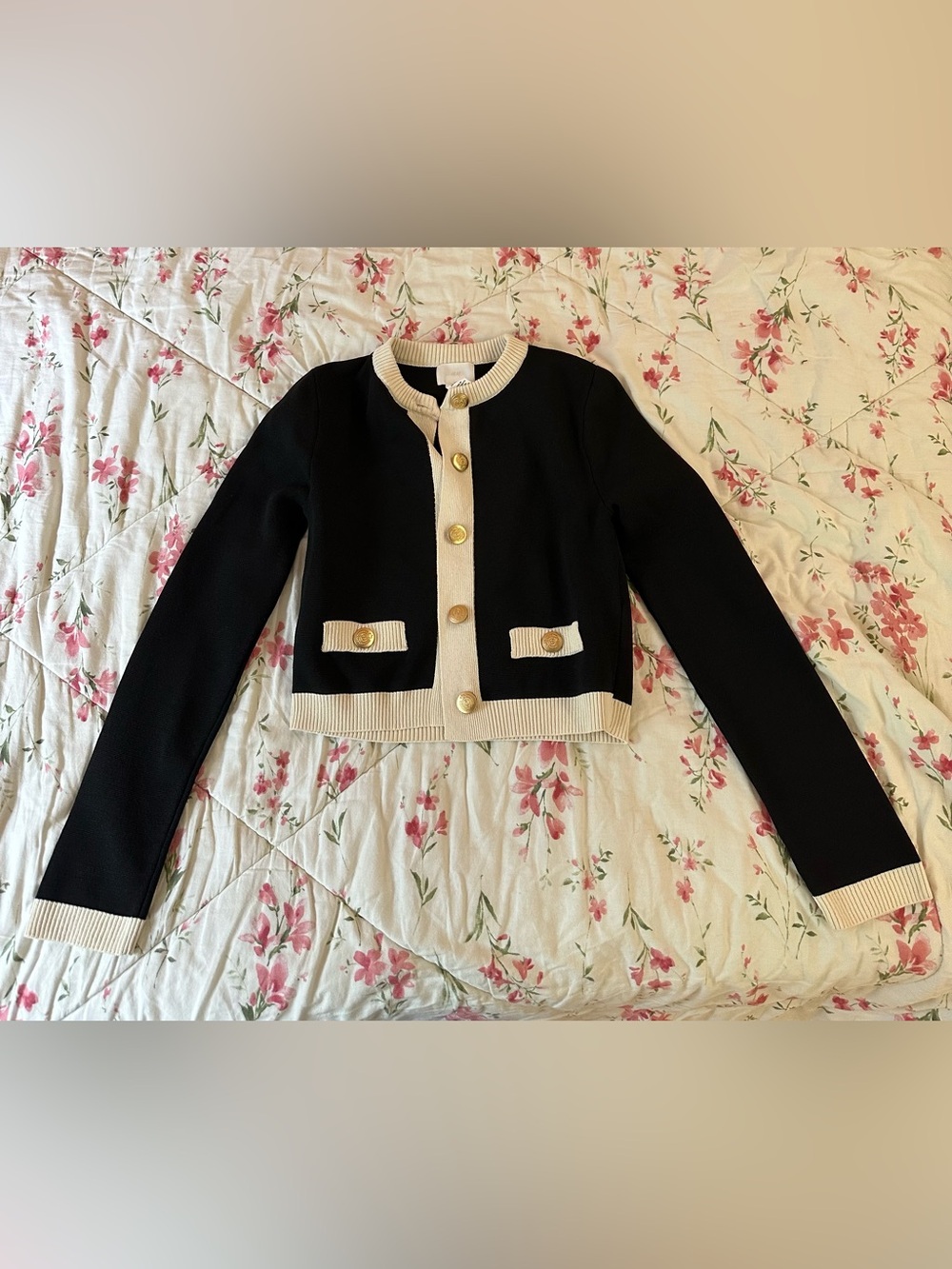 Cropped Black and Cream Contrast Button Cardigan NWOT - Picture 2 of 4